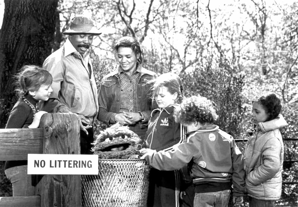 Sonia Manzano and Roscoe Orman with Oscar the Grouch in 1979
