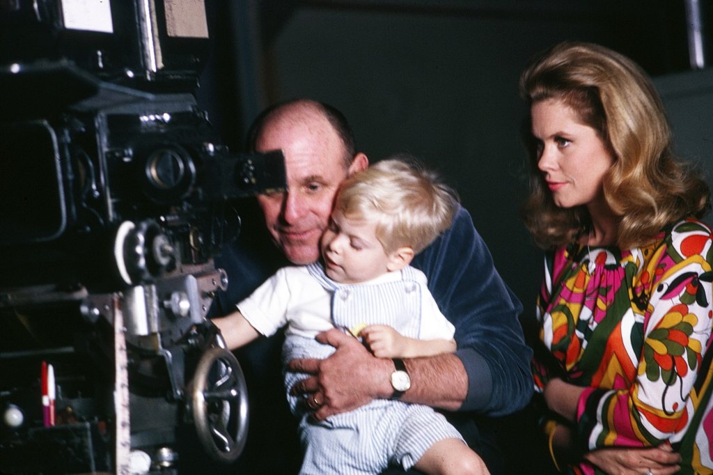 BEWITCHED, from left: director William Asher, Elizabeth Montgomery, William Asher jr., on set, (1967), 1964-1972.