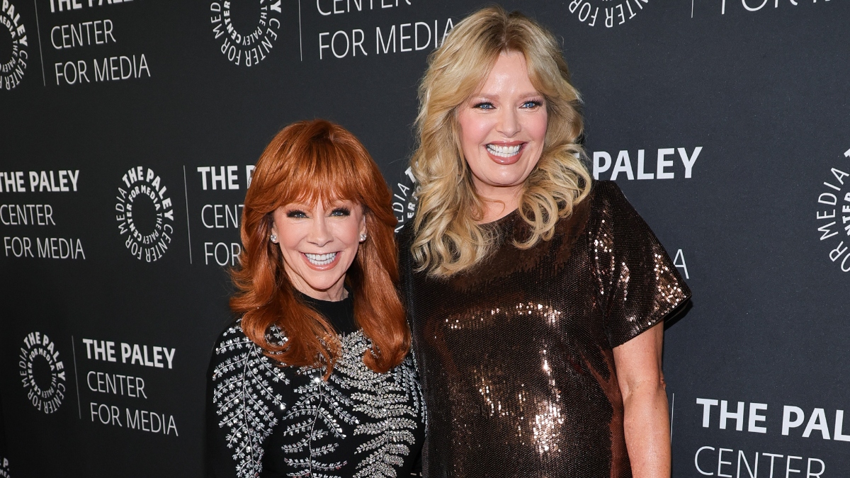 Reba McEntire and Melissa Peterman, 2025