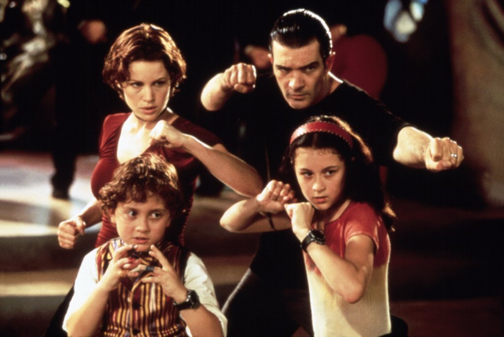 Alexa PenaVega with Daryl Sabara, Carla Gugino and Antonio Banderas in Spy Kids (2001)