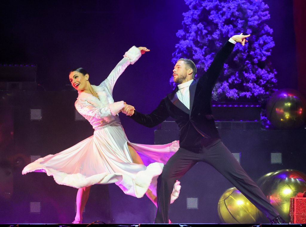 Hayley Erbert Hough and Derek Hough perform together