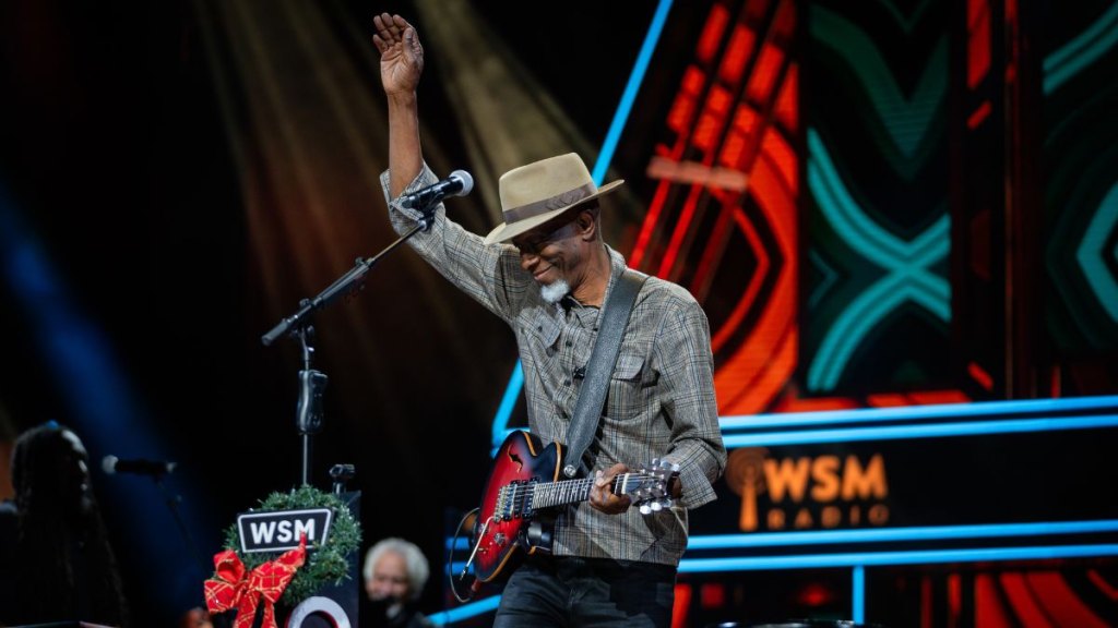 Keb Mo captivating the audience at the Opry
