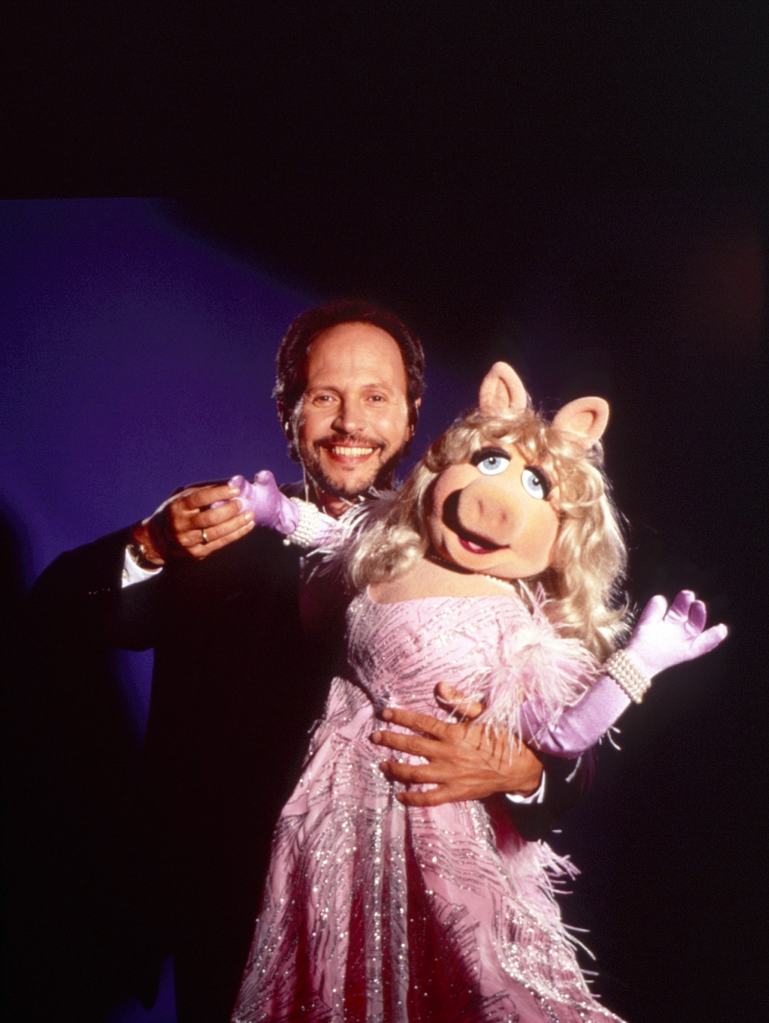 THE MUPPET SHOW, from left: Billy Crystal, Miss Piggy, 1976-1981.