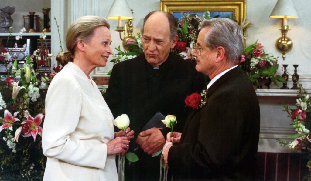 Bonnie Bartlett and William Daniels get married in a 1999 episode of Boy Meets World