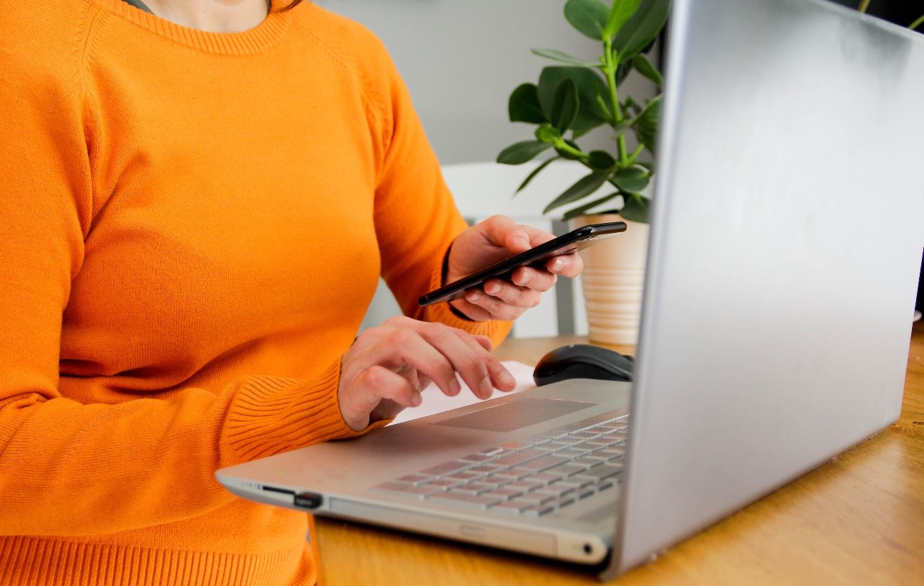 Experts Explain Fake Boss Text Scam Warning Signs | Woman's World