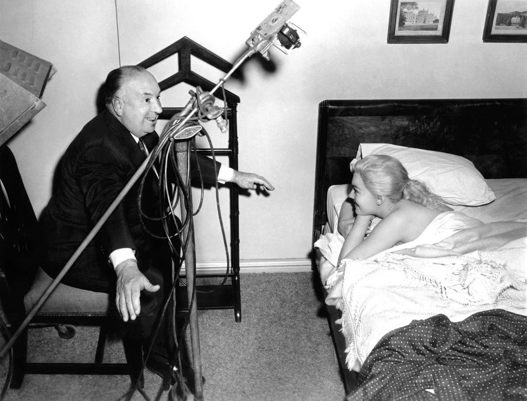 VERTIGO, director ALFRED HITCHCOCK, KIM NOVAK, on set, 1958