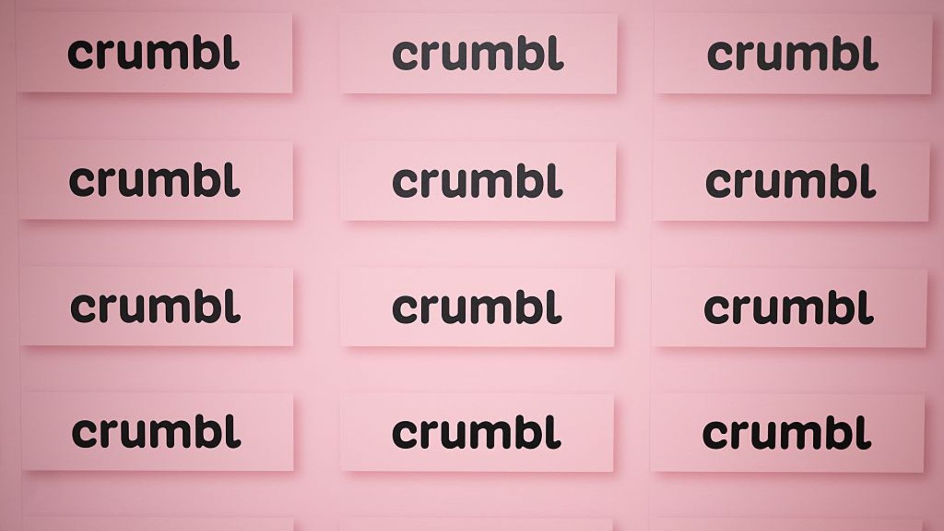 crumbl logo