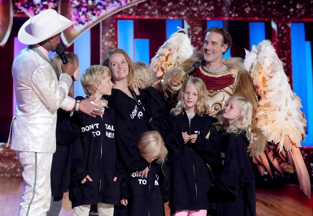 Kimberly Van Der Beek, and James Van Der Beek with their six children