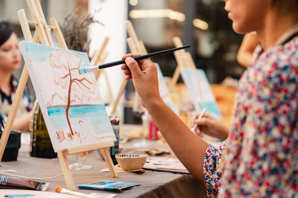 girl painting