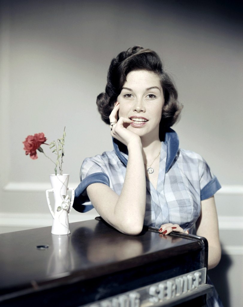 RICHARD DIAMOND, PRIVATE DETECTIVE, Mary Tyler Moore, 1957-60 (1959 photo)