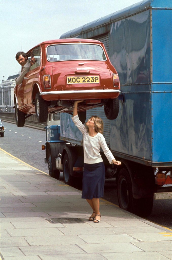 Jaime Somers (Lindsay Wagner) in action.