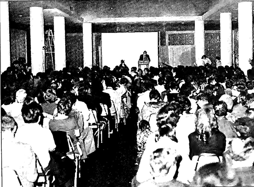 Gene Roddenberry speaking to fans at the 1972 convention