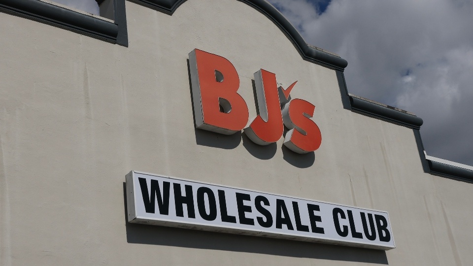 Stop Overpaying! Get 50¢ Off BJs Gas + More Easy Fuel Hacks Here