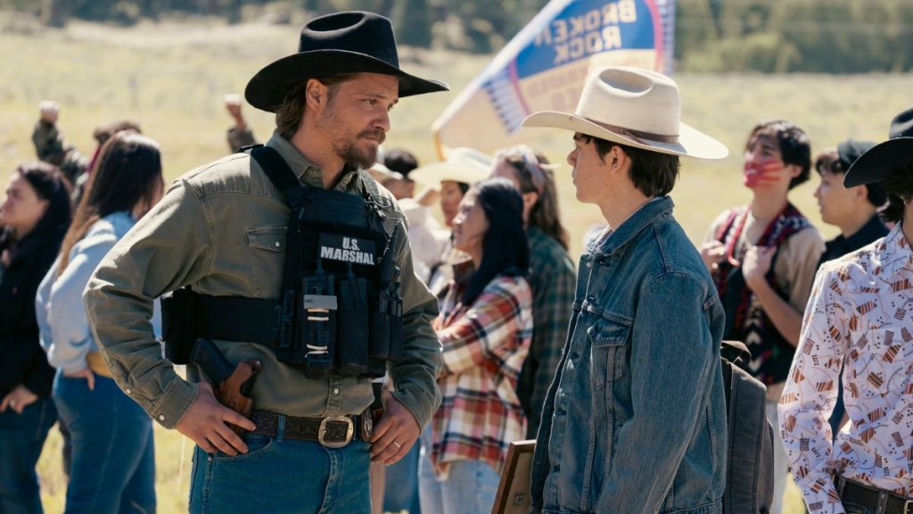 Luke Grimes and Brecken Merrill in 'Marshals'