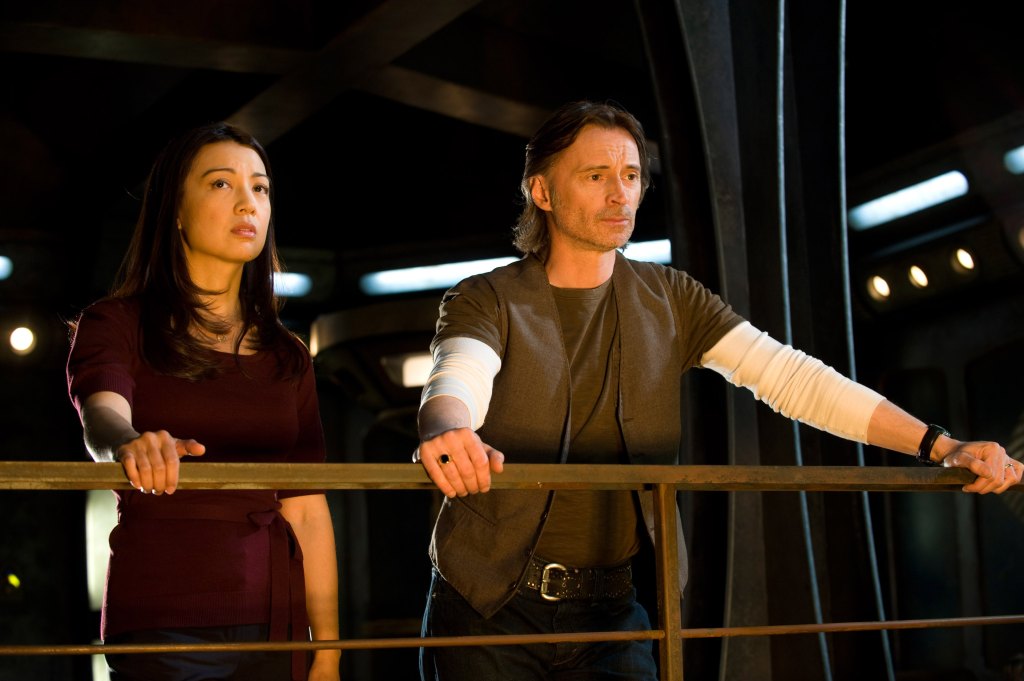 STARGATE UNIVERSE, (from left): Ming-Na, Robert Carlyle, 'Earth', (Season 1, aired November 6, 2009), 2009-2011.
