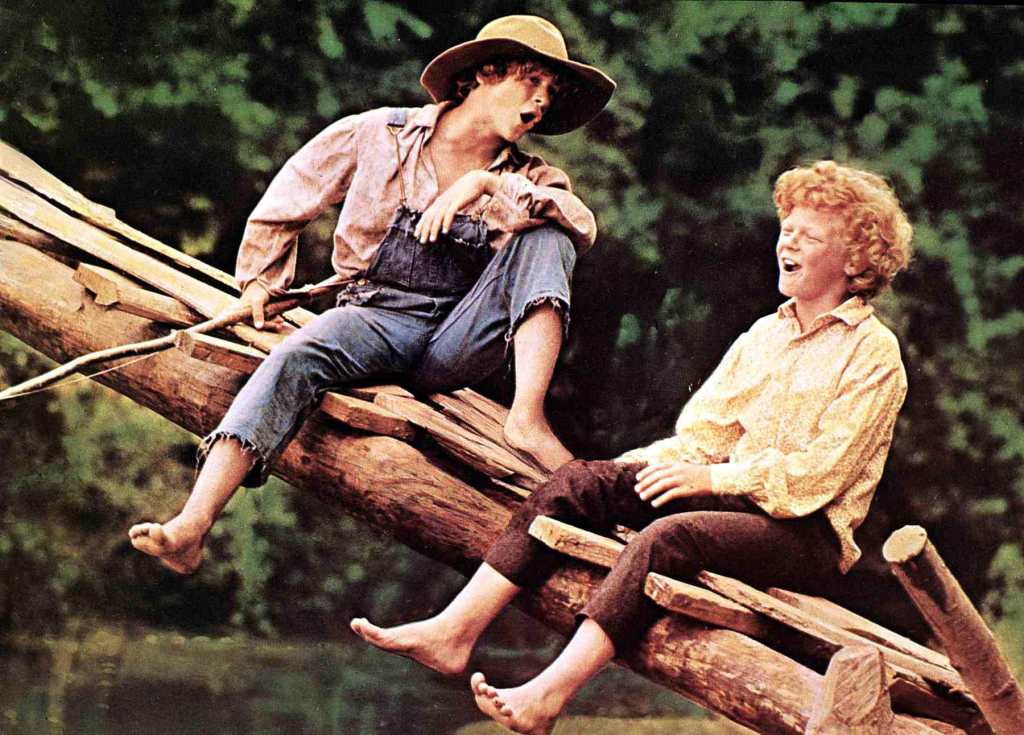 Jeff East and Johnny Whitaker in 'Huckleberry Finn'