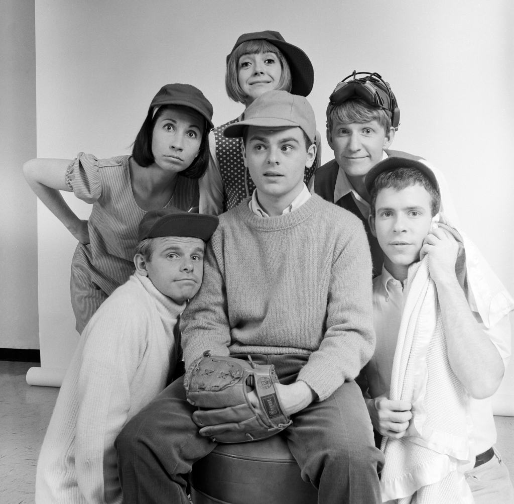 MACY'S THANKSGIVING DAY PARADE -- Gallery -- Pictured: (back l-r) Reva Rose as Lucy Van Pelt, Karen Johnson as Patty, Skip Hinnant as Schroeder (front l-r) Bill Hinnant as Snoopy, Gary Burghoff as Charlie Brown, Bob Balaban as Linus Van Pelt from the Cast of "You're a Good Man, Charlie Brown" 