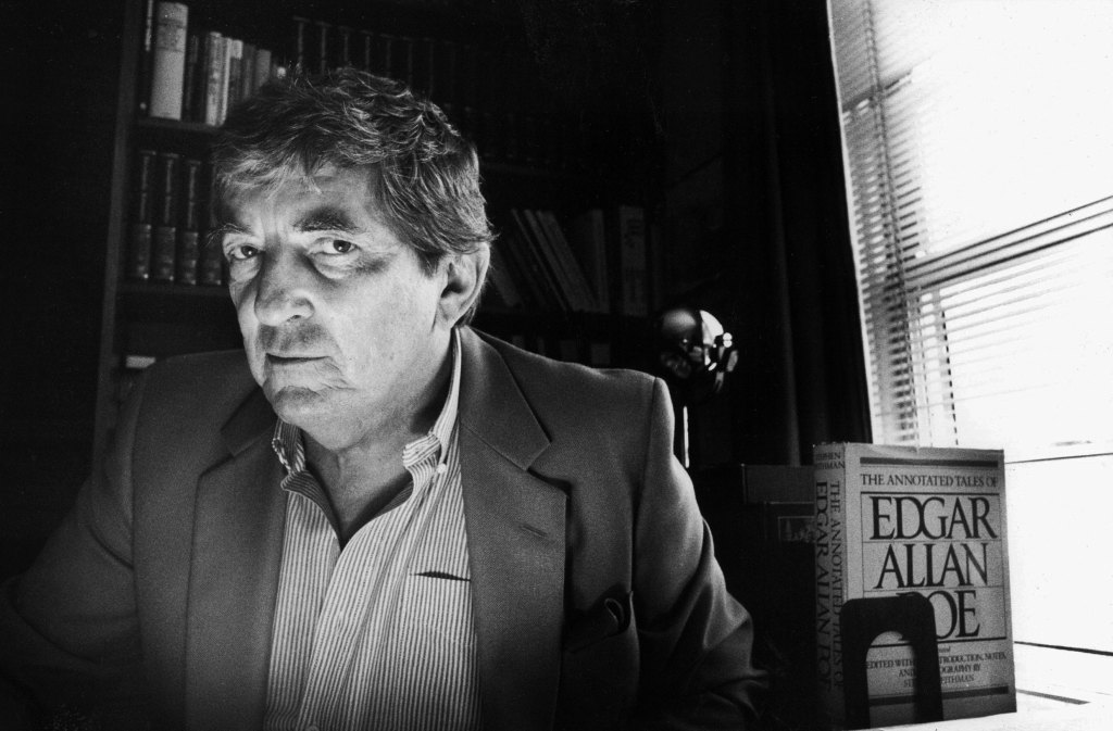 Canadian actor Jonathan Frid, best known for his role as vampire Barnabas Collins on the U.S. television series "Dark Shadows" poses for a portrait at his apartment on August 28, 1988 in New York City