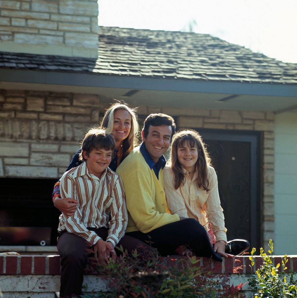 Mike Connors and his family in 1960