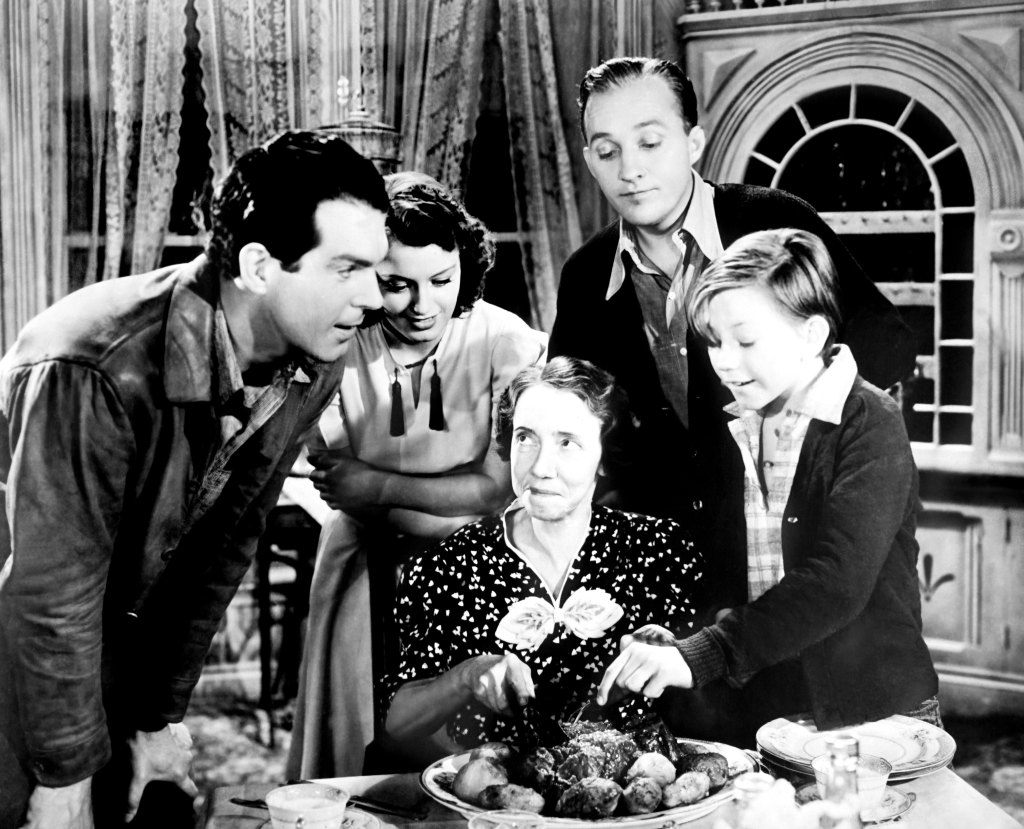 SING YOU SINNERS, from left, Fred MacMurray, Ellen Drew, Elizabeth Patterson, Bing Crosby, Donald O'Connor, 1938