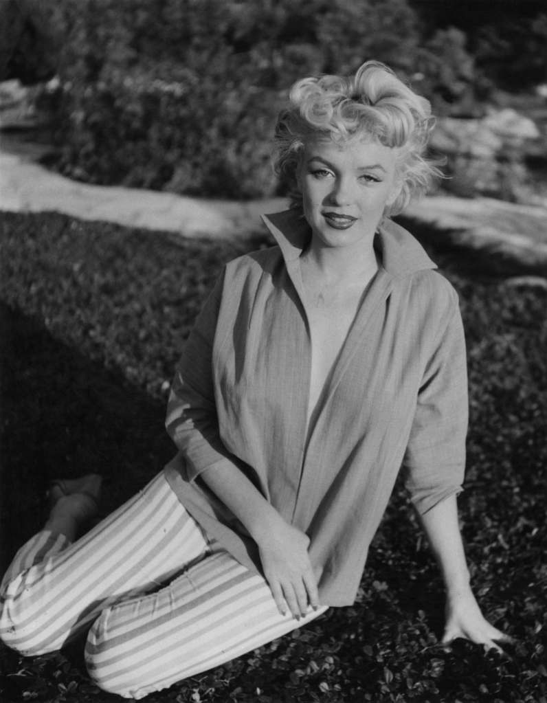 Marilyn Monroe wears a casual outfit in 1954