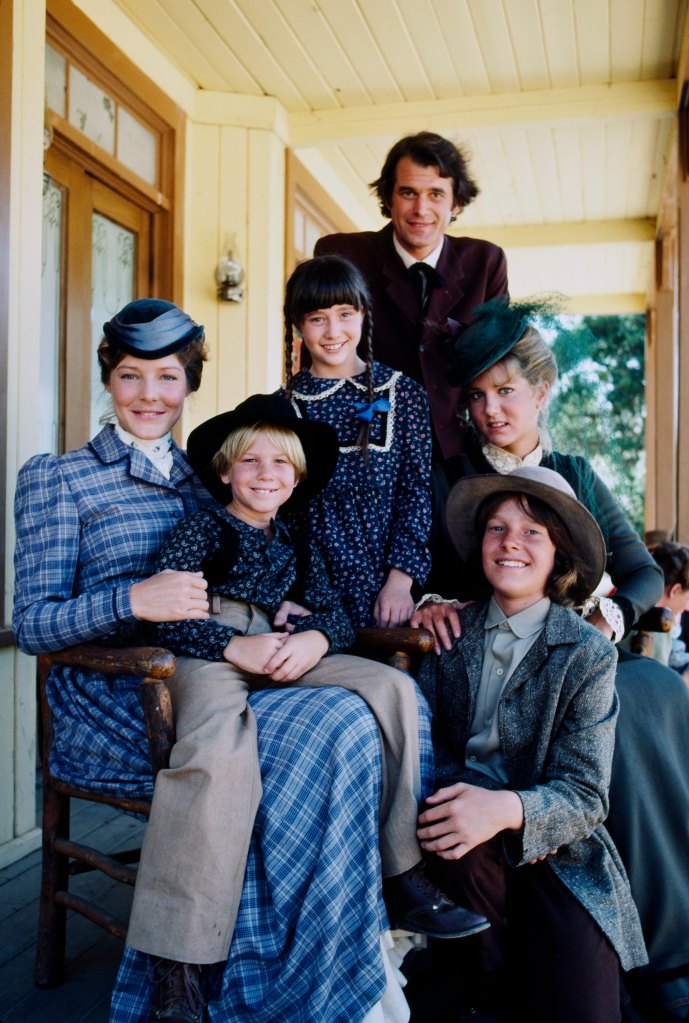 Left to right: Pamela Roylance, David Friedman, Shannen Doherty, Stan Ivar, Leslie Landon and Lindsay Kennedy in season 9 of Little House on the Prairie (1982)