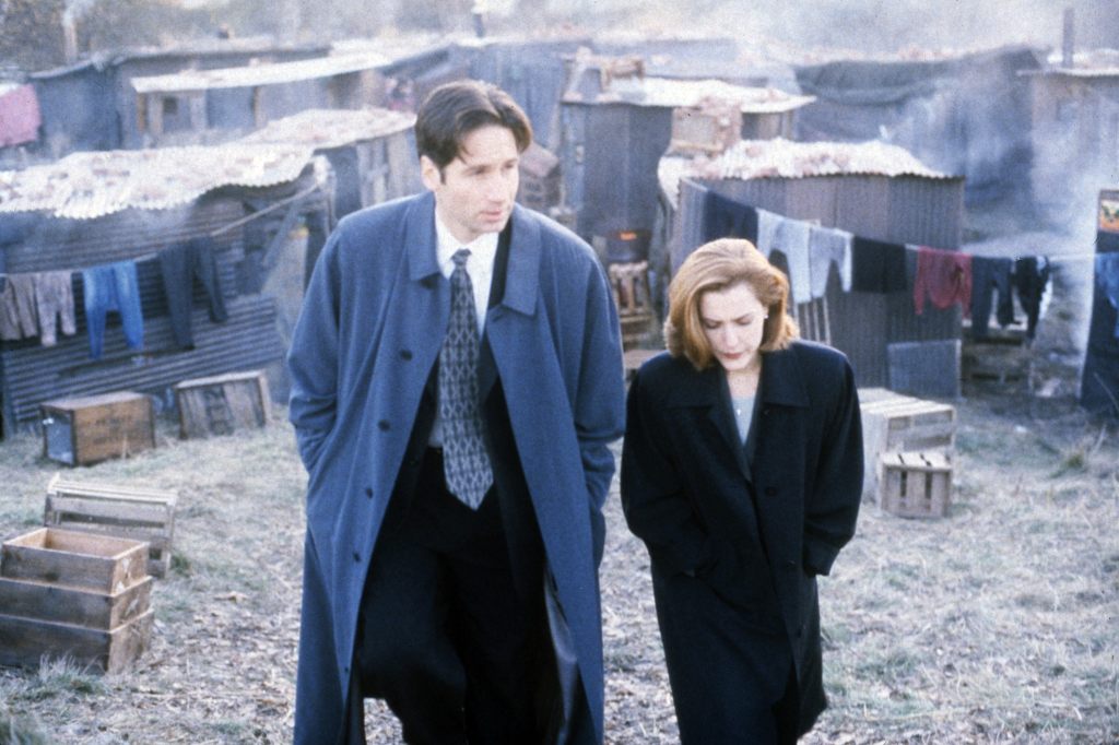 David Duchovny and Gillian Anderson in The X Files, 1997