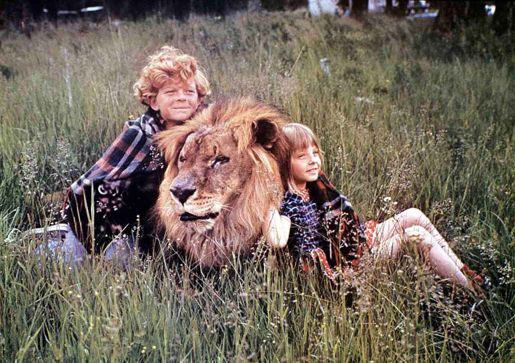 Johnny Whitaker and Jodie Foster in 'Napoleon and Samantha' 