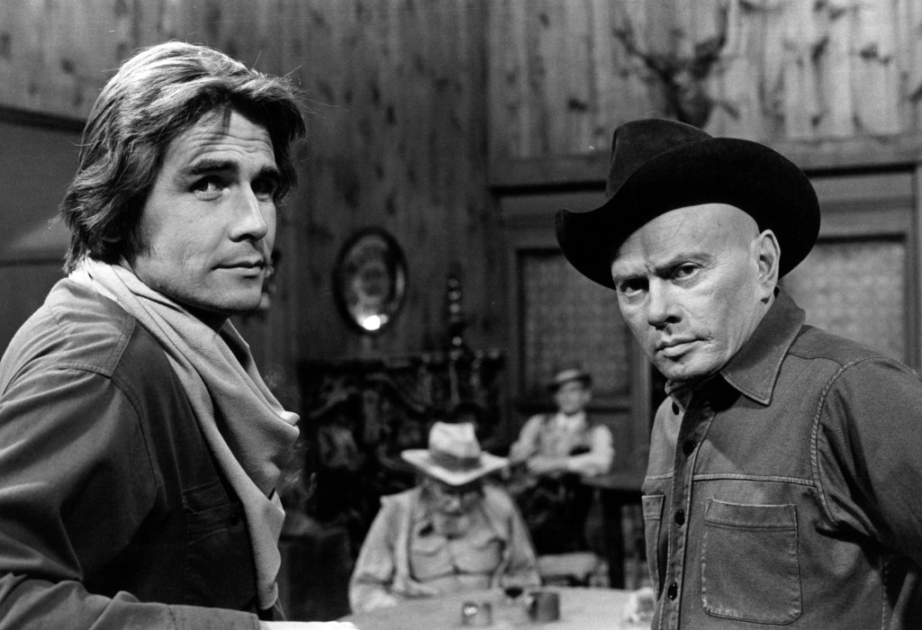 James Brolin and Yul Brynner looking behind them in a scene from the film 'Westworld', 1973.