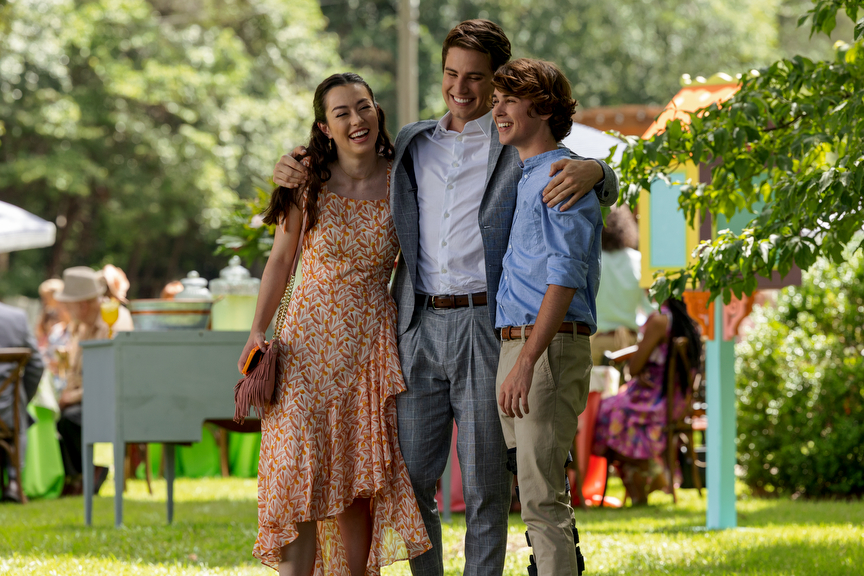 Anneliese Judge as Annie Sullivan, Carson Rowland as Ty Townsend, Logan Allen as Kyle Townsend in 'Sweet Magnolias'