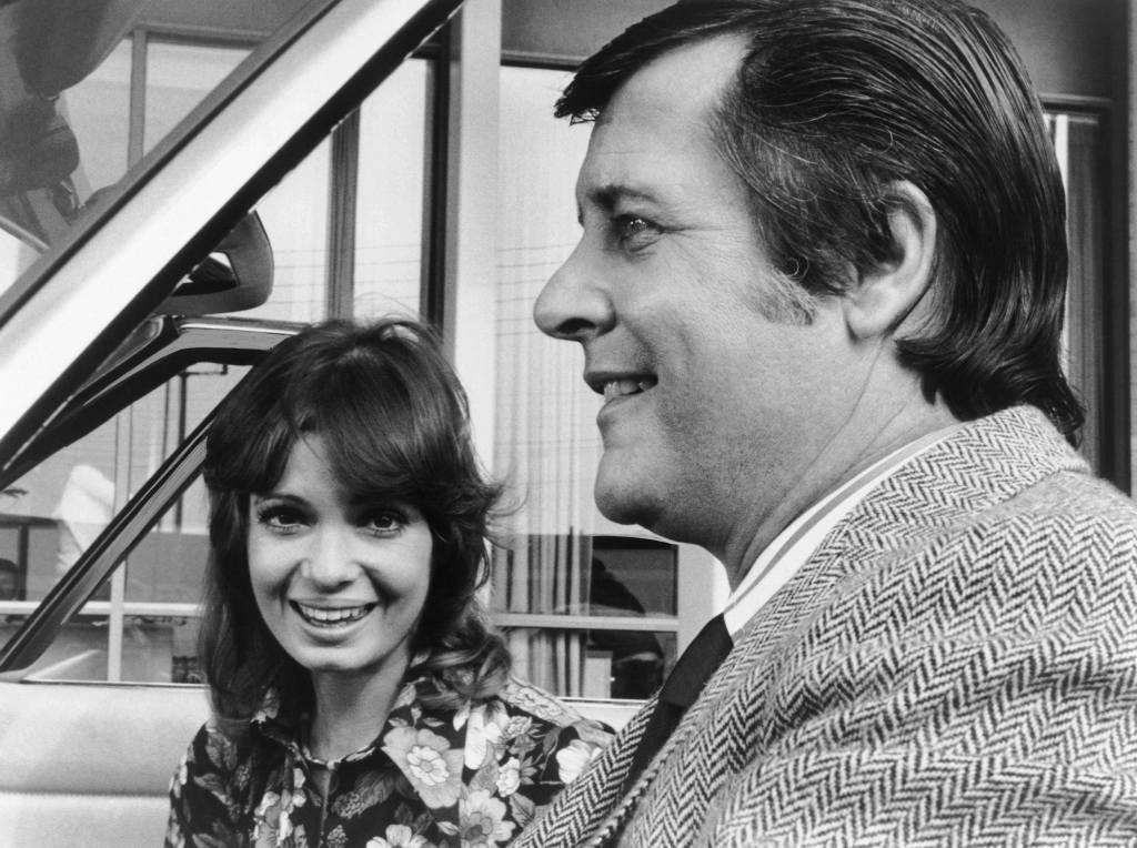 THE GIRL WHO CAME GIFT-WRAPPED, from left: Karen Valentine, Richard Long, 1974.