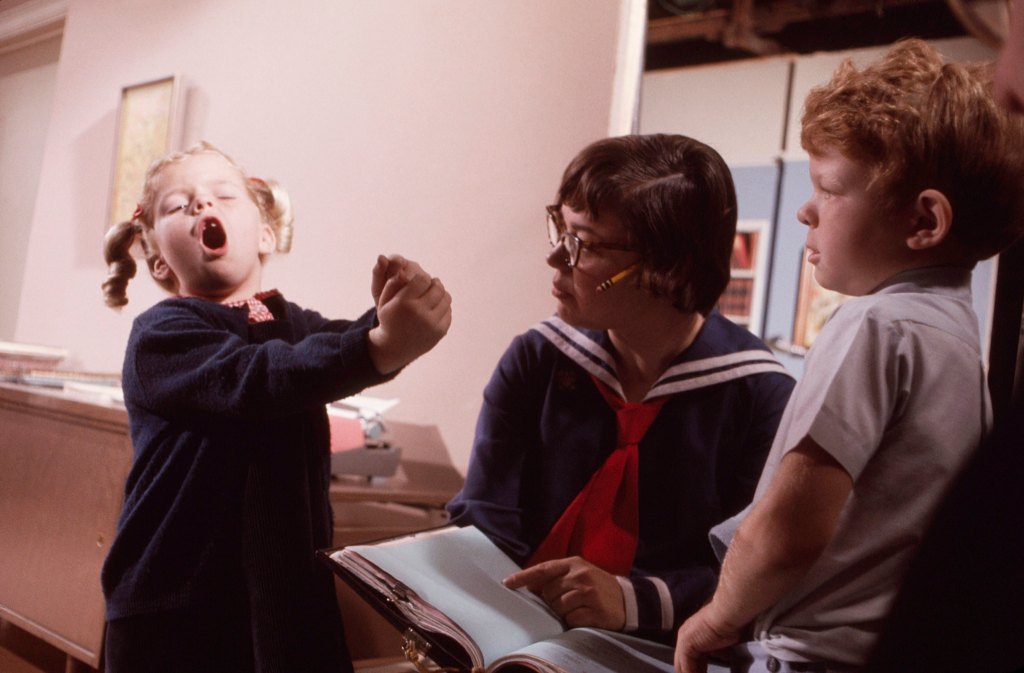 FAMILY AFFAIR, from left: Anissa Jones, script supervisor, Johnny Whittaker, on-set, (1967)