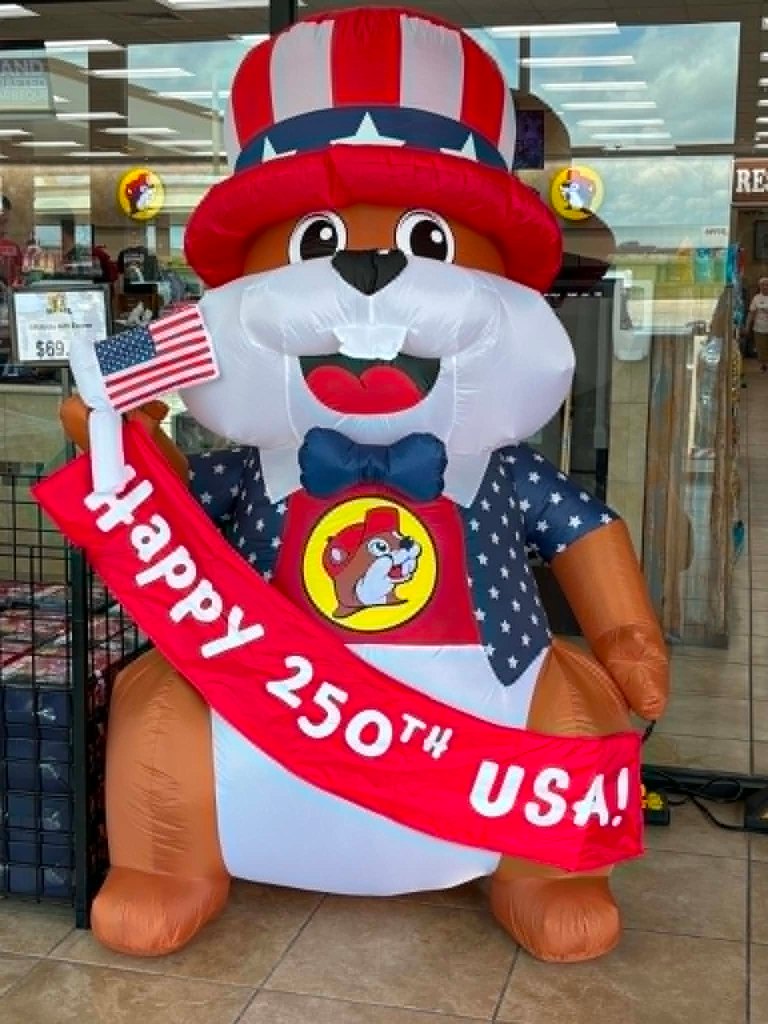Buc-ee's patriotic inflatable