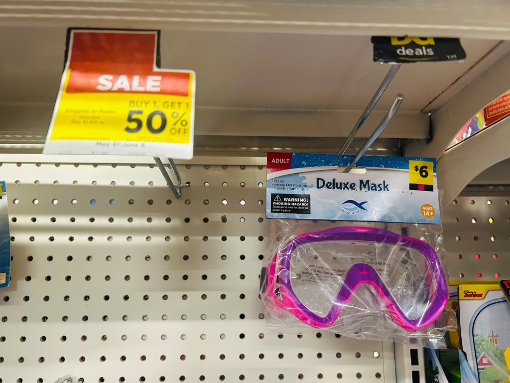 Swim goggles