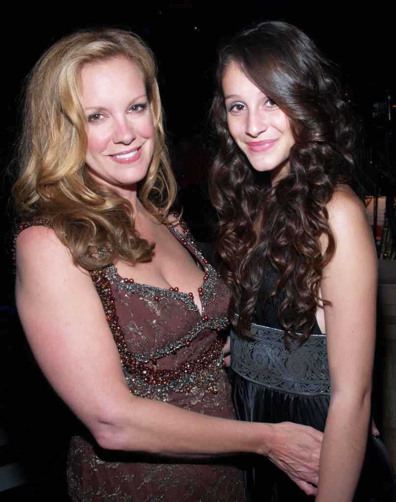 elizabeth perkins