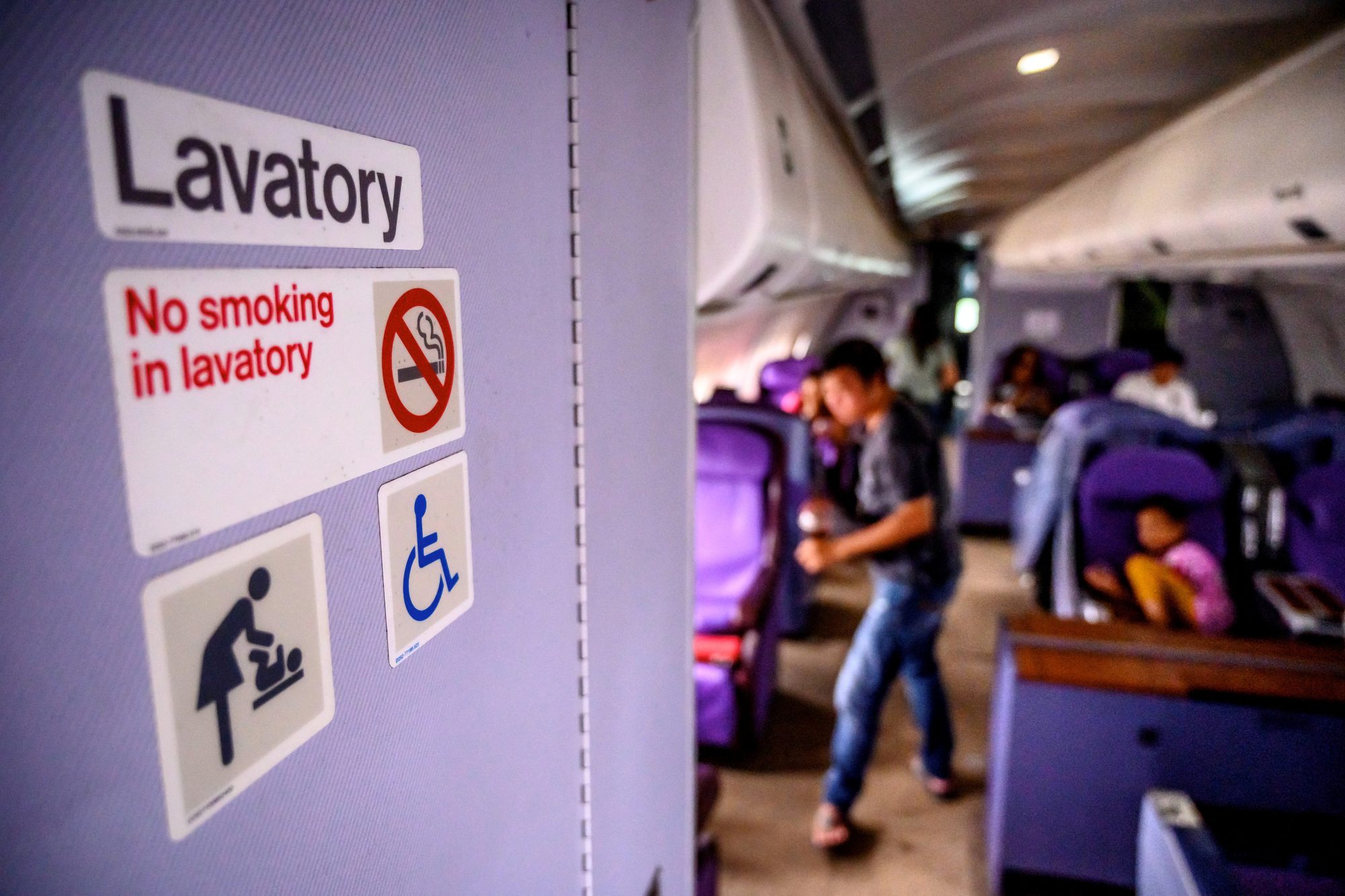 GettyImages-1228483092-When-Is-the-Best-Time-to-Use-the-Airplane-Bathroom-Flight-Attendant-Reveals-the-Two-Ideal-Windows