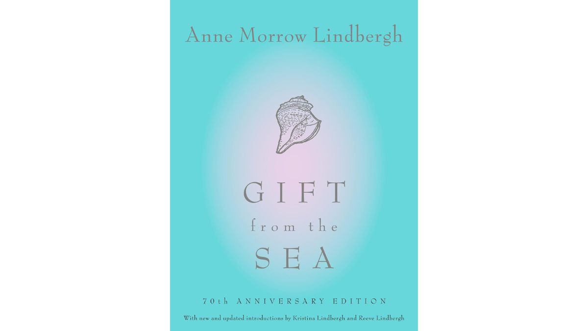 Hoda Kotb's 5 Favorite Books Include One She Carries Everywhere