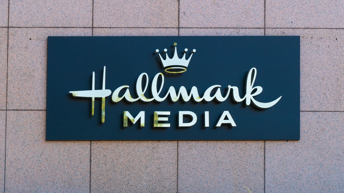 Hallmark Unveils Holiday Touchdown : A Bears Love Story for 2026