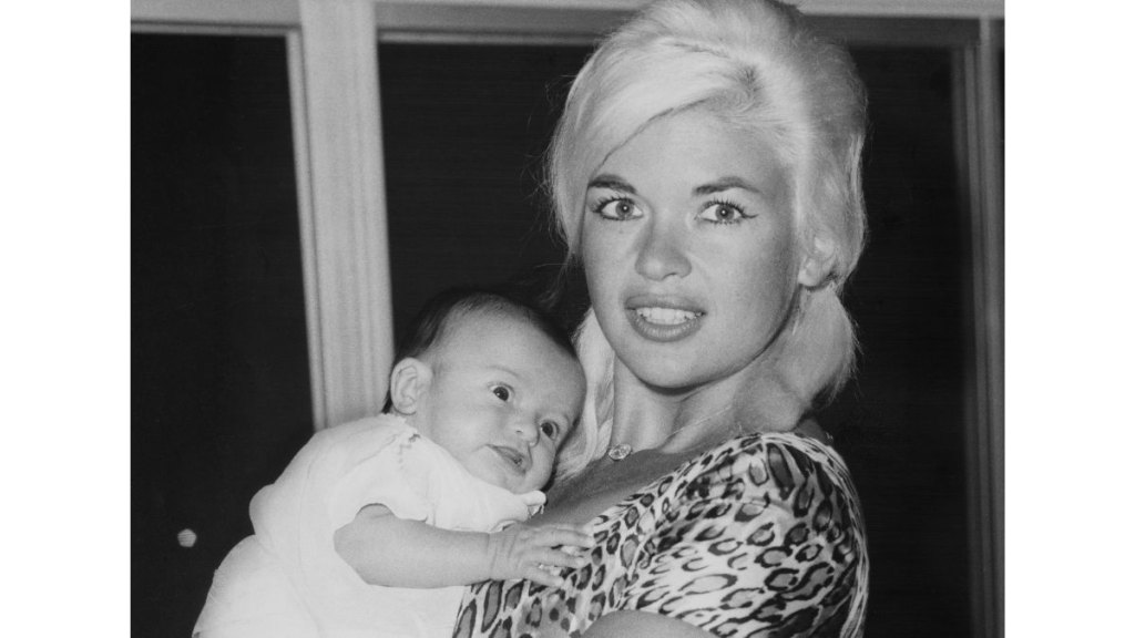 Jayne Mansfield and Mariska Hargitay in 1964