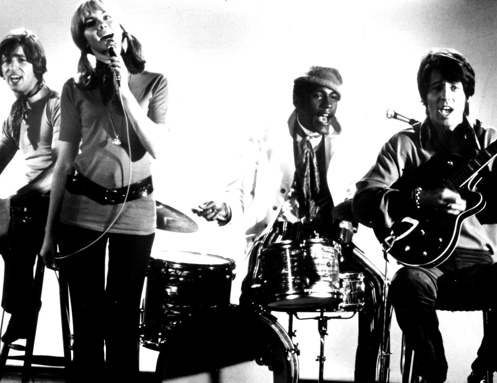 TOOMORROW, from left, Vic Cooper, Olivia Newton-John, Karl Chambers, Benny Thomas, 1970