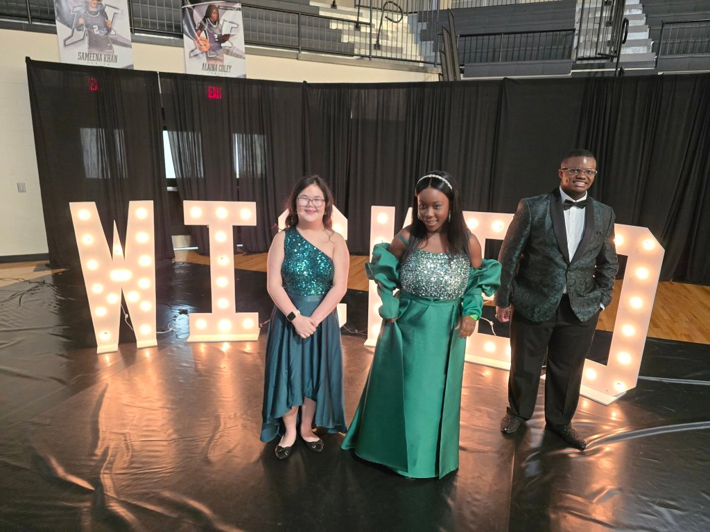 Over 100 Partner's Club members and their dates have a night of fun
