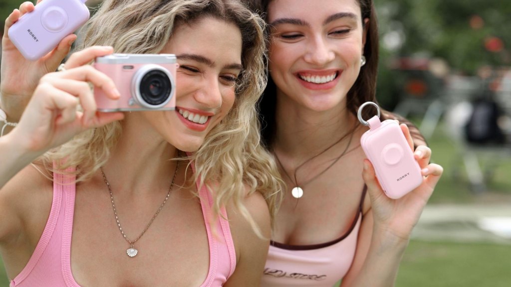 The RORRY CharmGo Portable Charger 45W combines fast charging with a compact, accessory-inspired design.