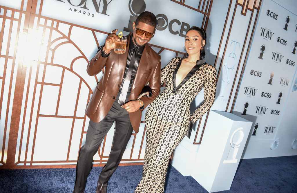 NEW YORK - JUNE 7: Usher and Jennifer Goicoechea arrives at The 79th Annual Tony Awards, live from the legendary Radio City Music Hall in New York City on Sunday, June 7 (8:00-11:00 PM, LIVE ET/5:00-8:00 PM, LIVE PT) on the CBS Television Network, and streaming on Paramount+ in the U.S. (Photo by Nina Westervelt/CBS via Getty Images)