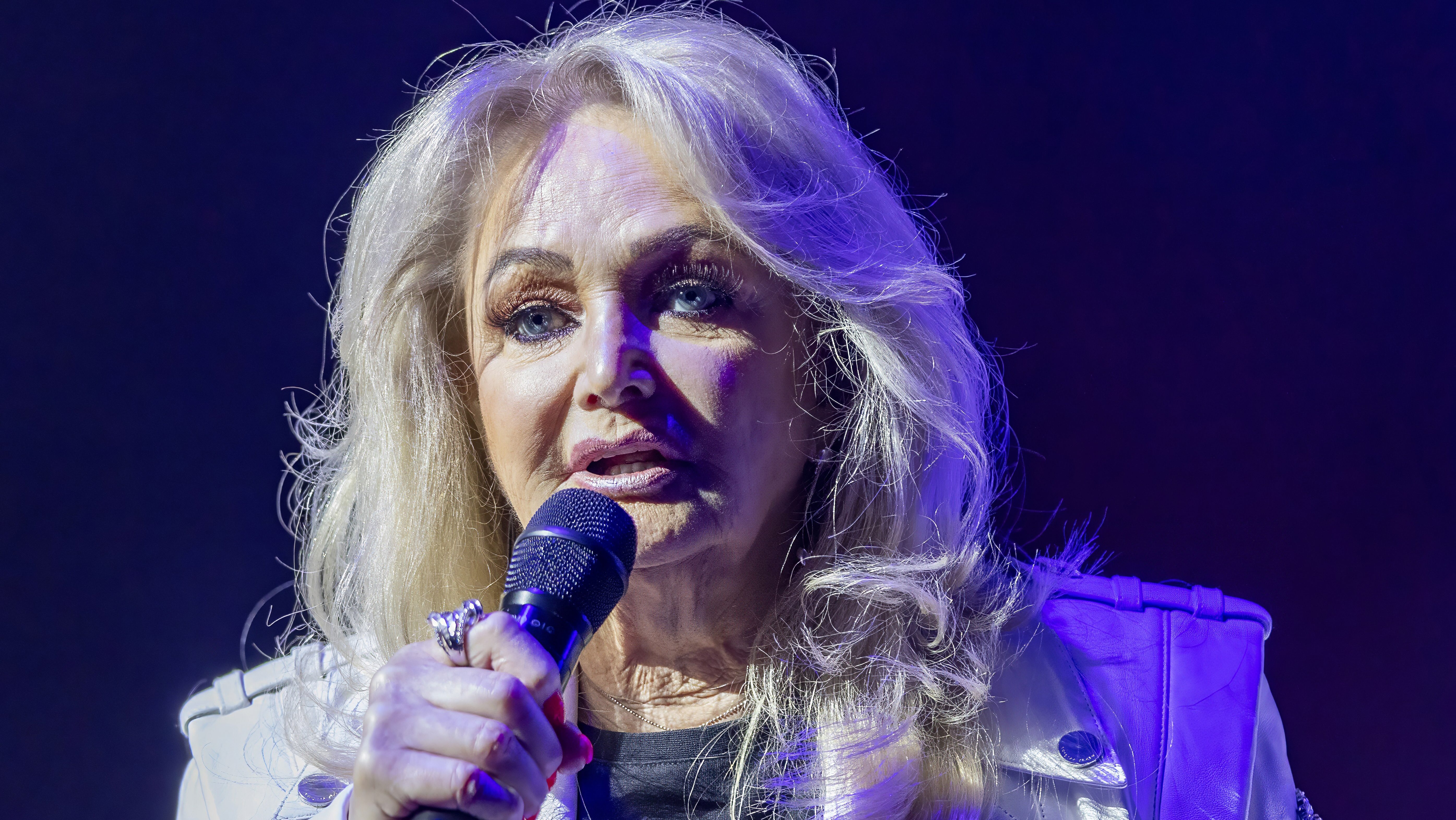 BERLIN, GERMANY - MAY 3: British singer Bonnie Tyler performs at Theater am Potsdamer Platz on May 3, 2025 in Berlin, Germany. (Photo by Jakubaszek/Redferns)