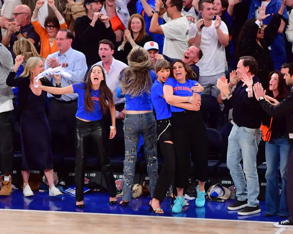 NEW YORK, NY - JUNE 10: Alana Haim, Taylor Swift, Este Haim & Mariska Hargitay celebrates during the game between the San Antonio Spurs against the New York Knicks during Game Four of the 2026 NBA Finals on June 10, 2026 at Madison Square Garden in New York, New York. NOTE TO USER: User expressly acknowledges and agrees that, by downloading and or using this photograph, User is consenting to the terms and conditions of the Getty Images License Agreement. Mandatory Copyright Notice: Copyright 2026 NBAE(Photo by Michael Gonzales/NBAE via Getty Images)