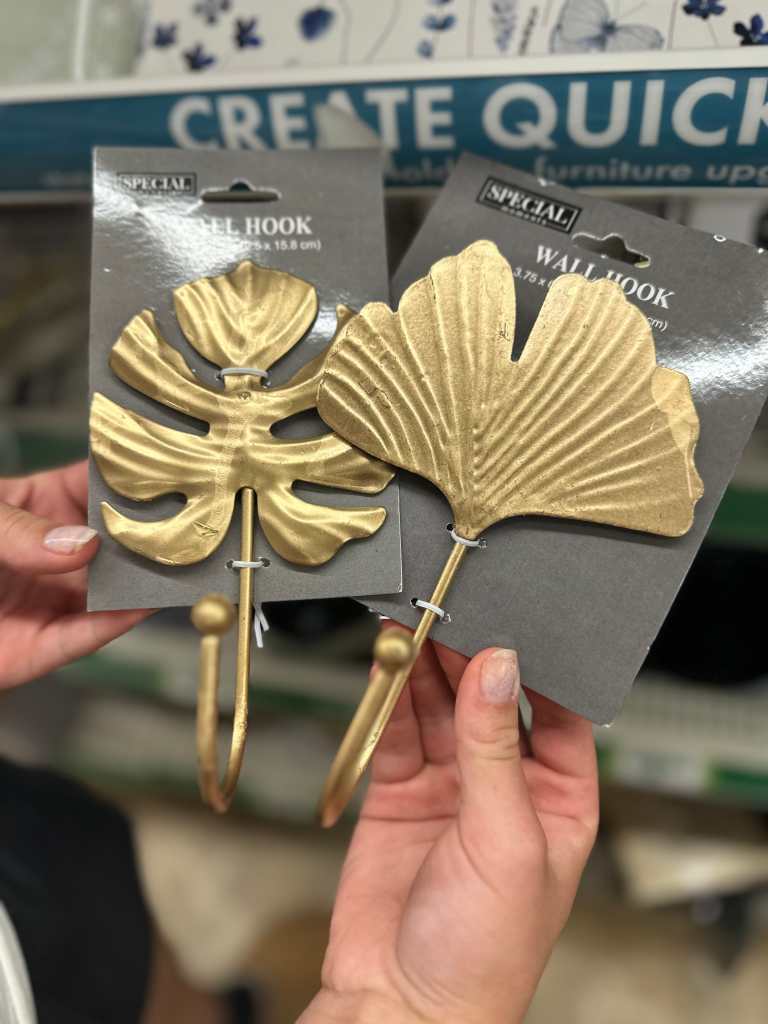 Gilded leafy wall hooks