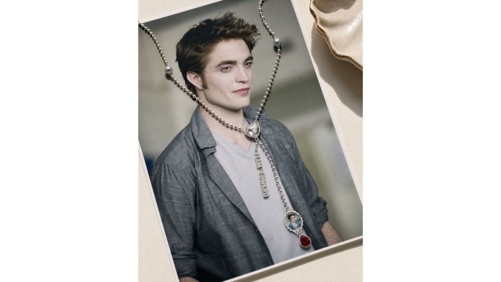 A edward chain necklace