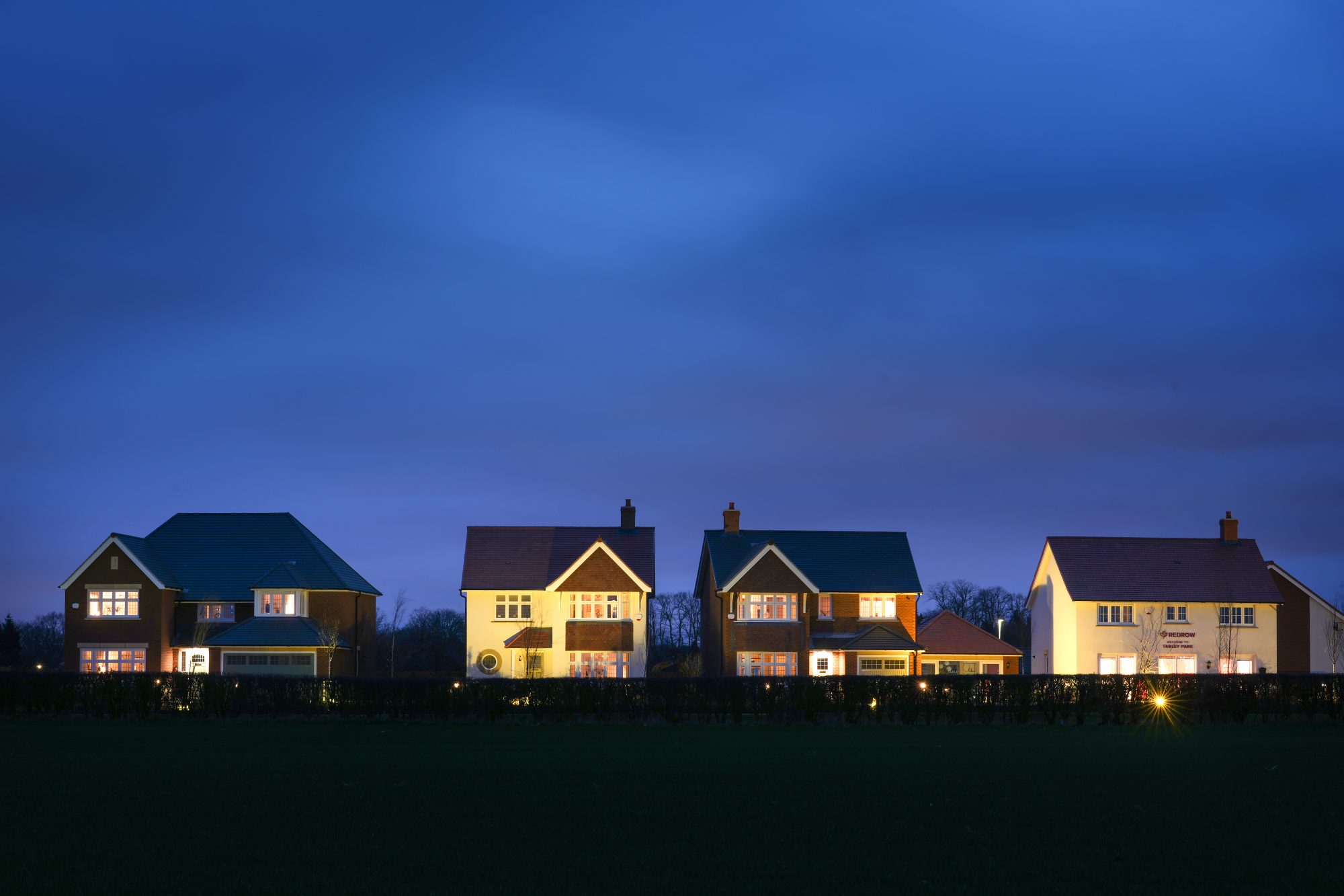 GettyImages-1368441144smart-lighting-in-homes-e1785526277109.jpg