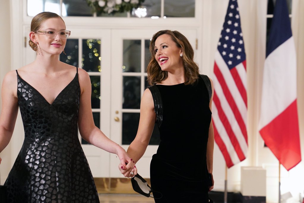 Jennifer Garner and Violet Affleck, 2022