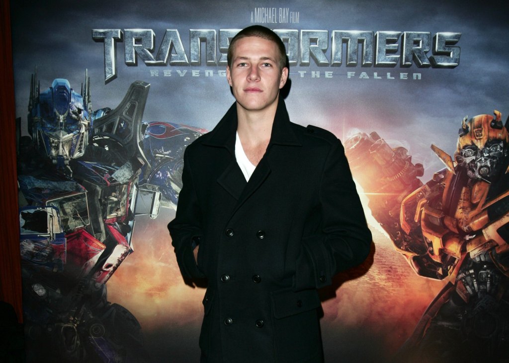 Luke Bracey (2009)
